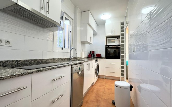 Resale - Bungalow -
Torrevieja - Centro