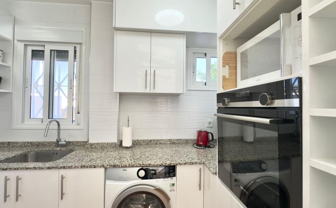 Resale - Bungalow -
Torrevieja - Centro