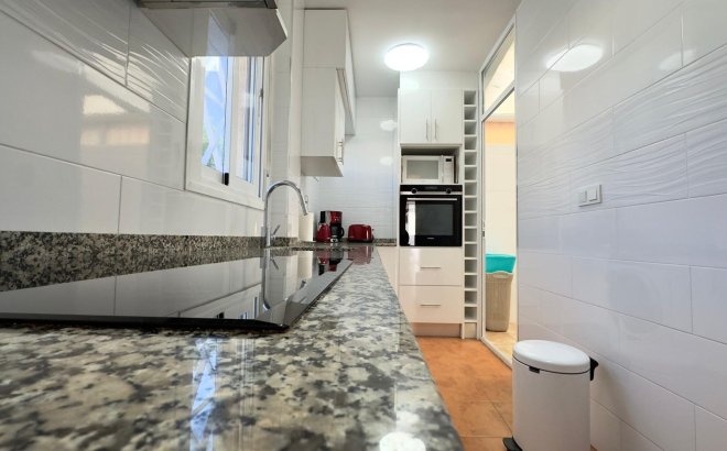 Resale - Bungalow -
Torrevieja - Centro