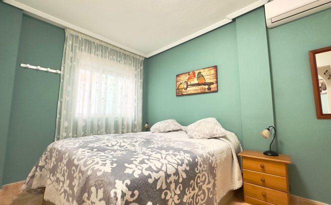 Resale - Bungalow -
Torrevieja - Centro