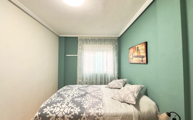 Resale - Bungalow -
Torrevieja - Centro