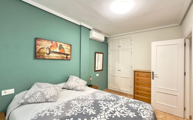 Resale - Bungalow -
Torrevieja - Centro