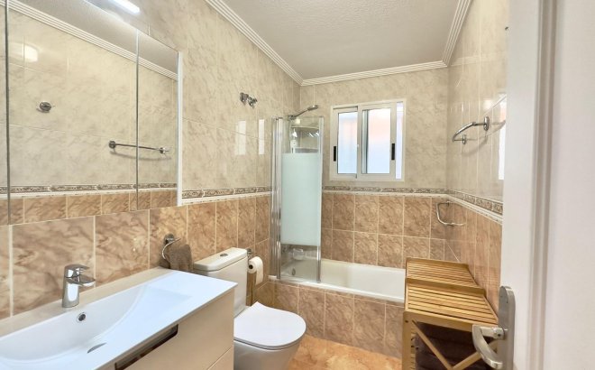 Resale - Bungalow -
Torrevieja - Centro