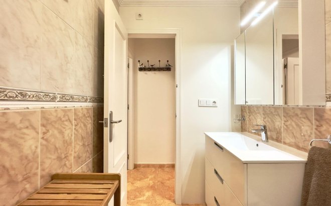 Resale - Bungalow -
Torrevieja - Centro