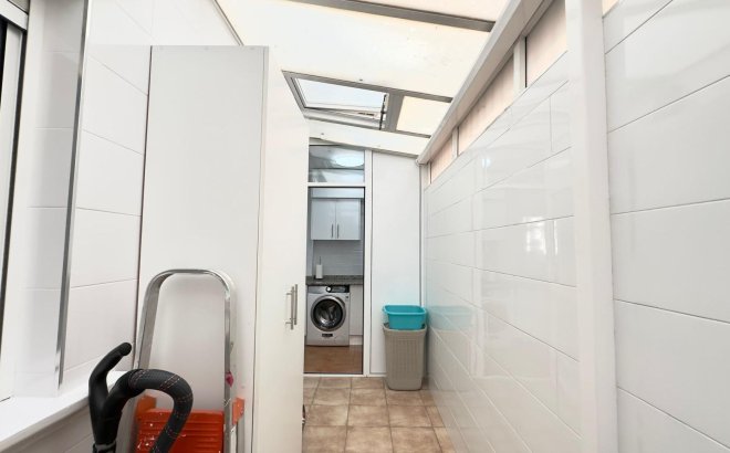 Resale - Bungalow -
Torrevieja - Centro