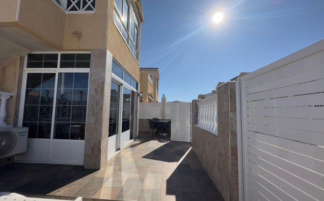Resale - Bungalow -
Torrevieja - Centro