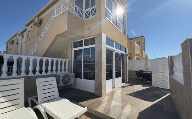 Resale - Bungalow -
Torrevieja - Centro