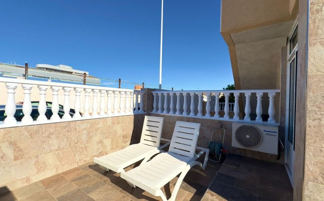 Resale - Bungalow -
Torrevieja - Centro