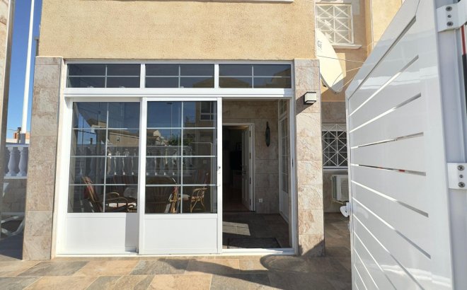 Resale - Bungalow -
Torrevieja - Centro