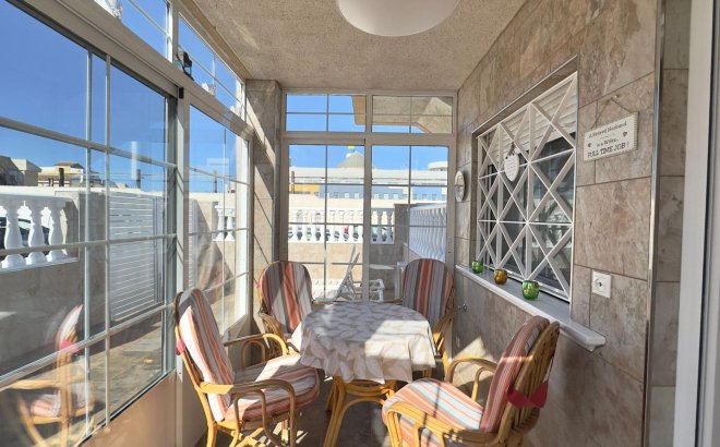 Resale - Bungalow -
Torrevieja - Centro