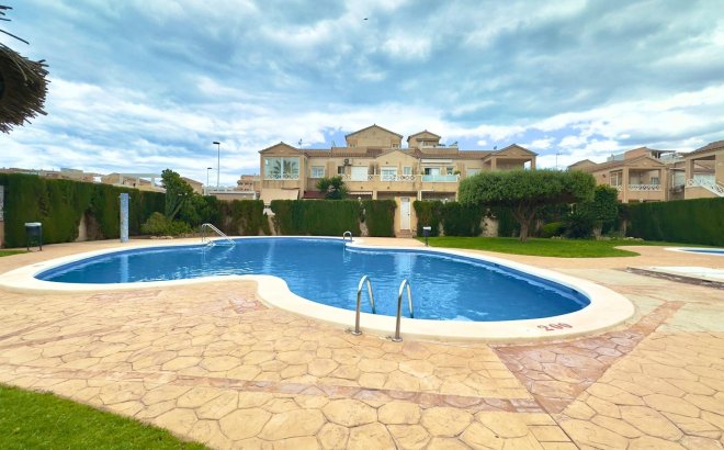 Resale - Bungalow -
Torrevieja - Centro