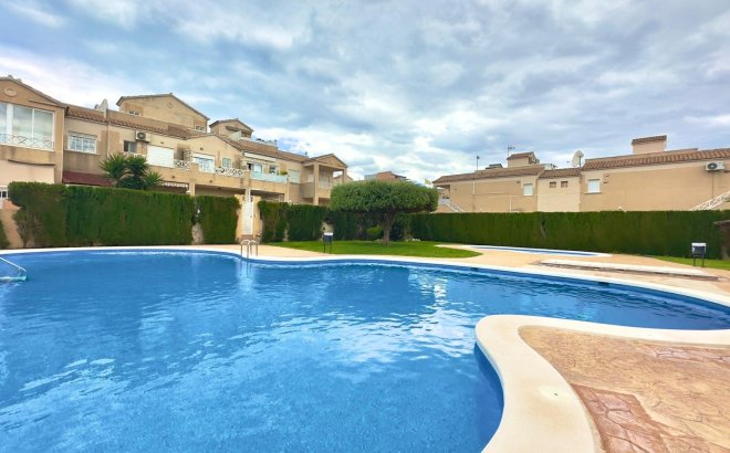 Resale - Bungalow -
Torrevieja - Centro