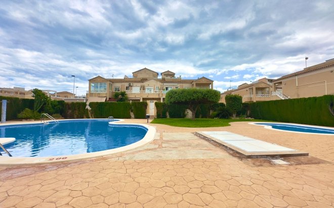 Resale - Bungalow -
Torrevieja - Centro