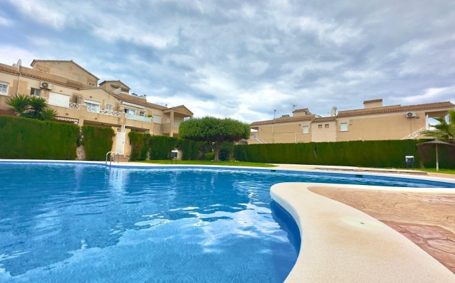 Resale - Bungalow -
Torrevieja - Centro