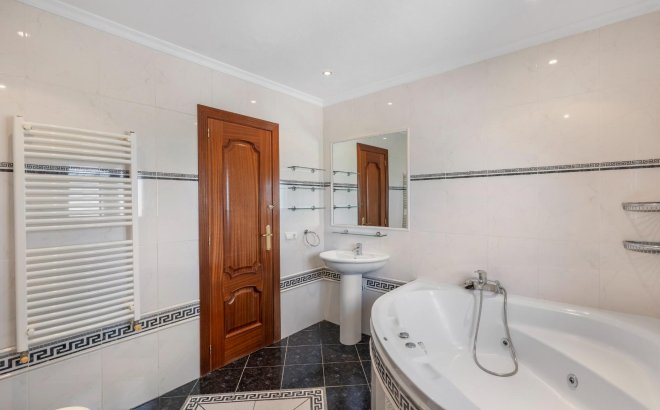 Resale - Villa -
Rojales - Pueblo Bravo