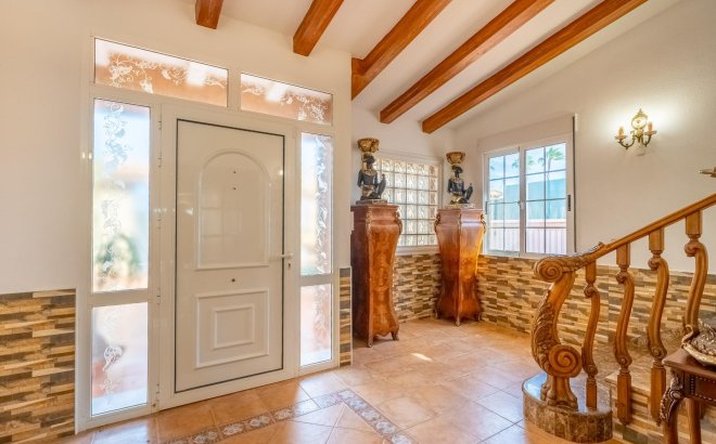 Resale - Villa -
Torrevieja - El Chaparral