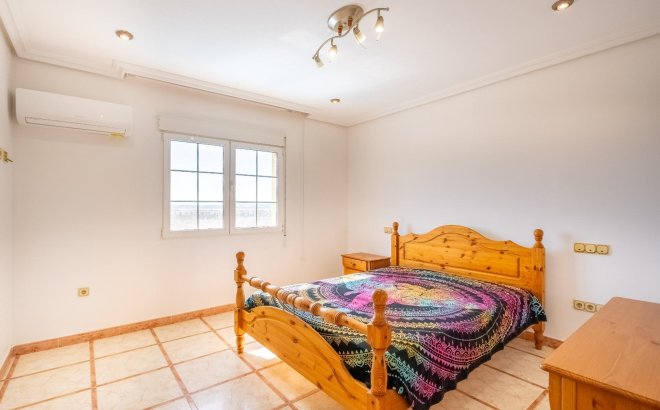 Resale - Villa -
Torrevieja - El Chaparral