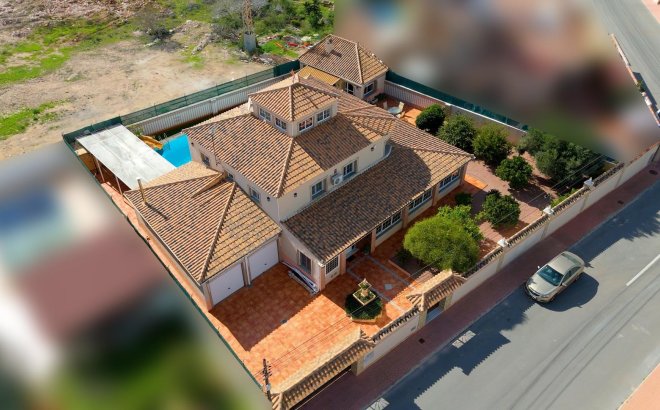 Resale - Villa -
Torrevieja - El Chaparral