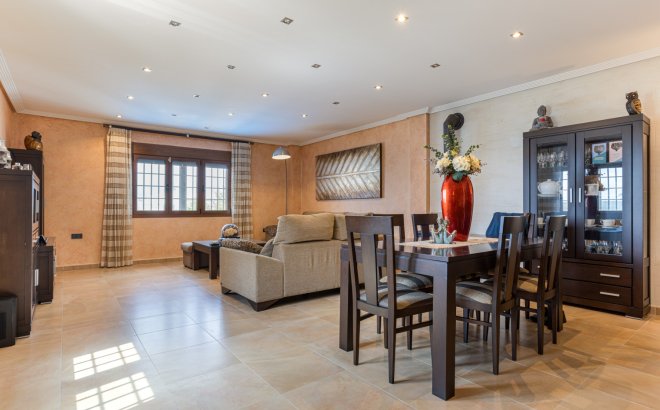 Resale - Villa -
Los Montesinos - Costa Blanca