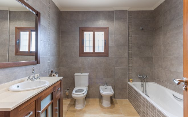 Resale - Villa -
Los Montesinos - Costa Blanca