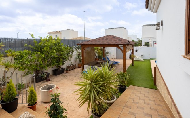 Resale - Villa -
Los Montesinos - Costa Blanca