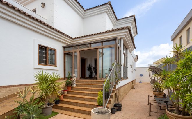Resale - Villa -
Los Montesinos - Costa Blanca