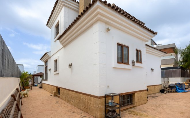 Resale - Villa -
Los Montesinos - Costa Blanca