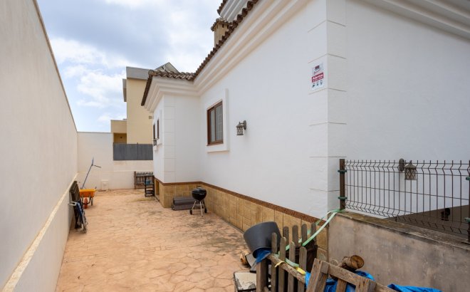 Resale - Villa -
Los Montesinos - Costa Blanca