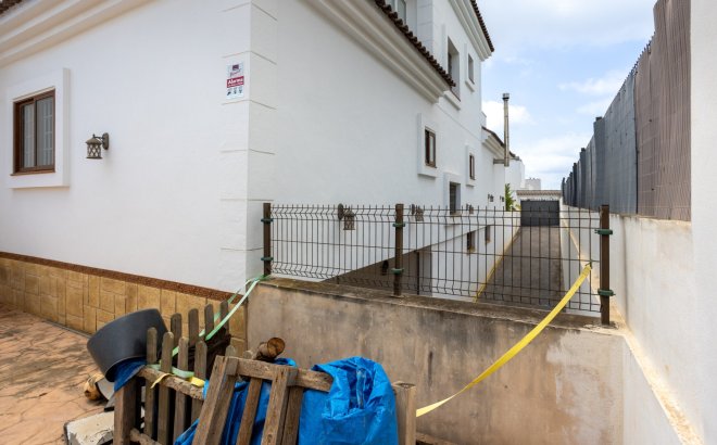 Resale - Villa -
Los Montesinos - Costa Blanca