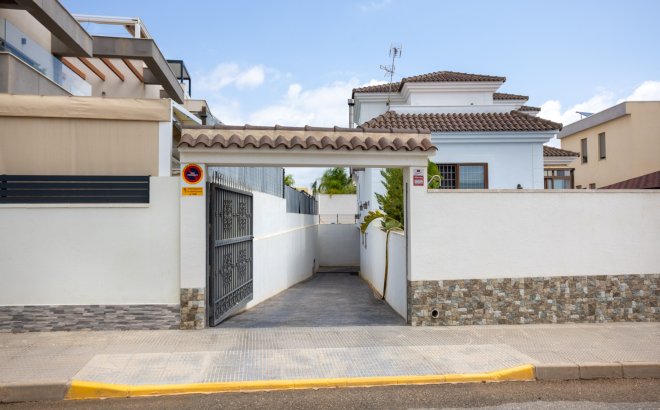 Resale - Villa -
Los Montesinos - Costa Blanca