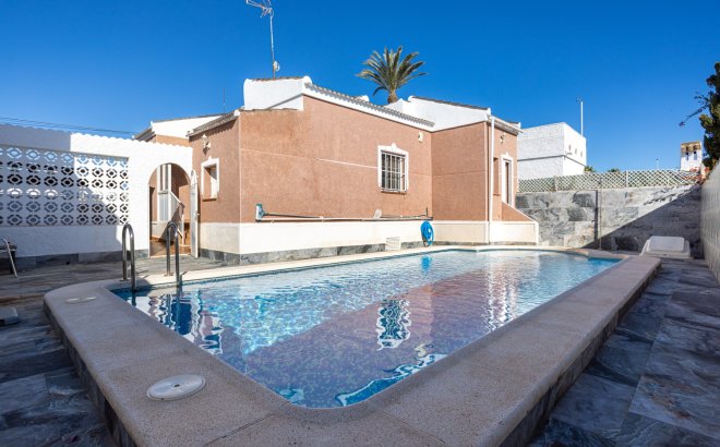 Resale - Villa -
Torrevieja - Costa Blanca