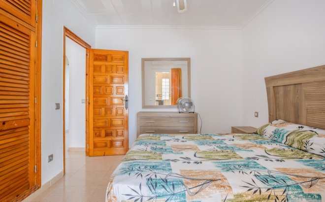 Resale - Villa -
Torrevieja - Costa Blanca