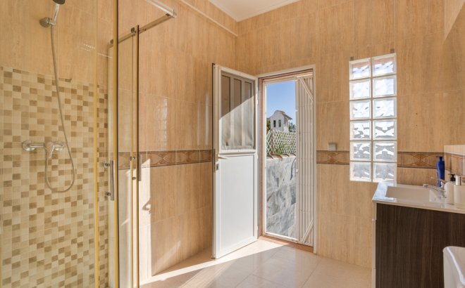 Resale - Villa -
Torrevieja - Costa Blanca