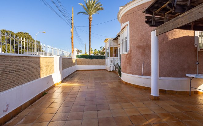 Resale - Villa -
Torrevieja - Costa Blanca