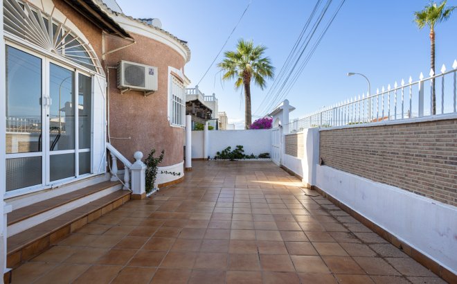 Resale - Villa -
Torrevieja - Costa Blanca