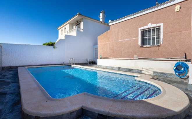 Resale - Villa -
Torrevieja - Costa Blanca