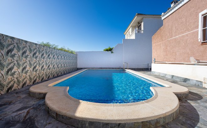Resale - Villa -
Torrevieja - Costa Blanca