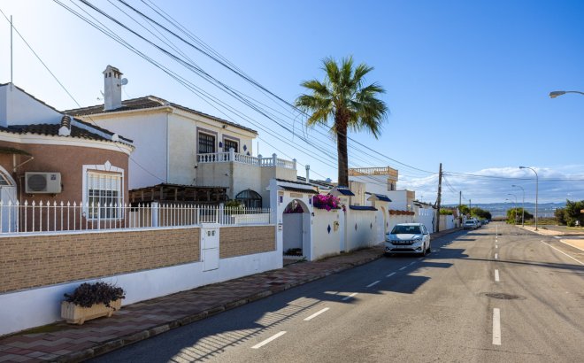 Resale - Villa -
Torrevieja - Costa Blanca