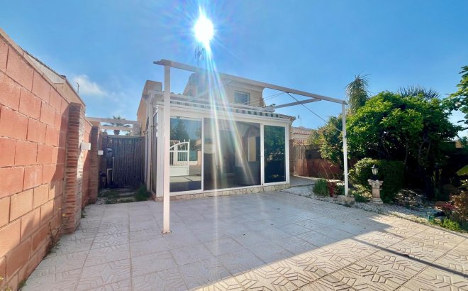 Resale - Villa -
Orihuela Costa - Los Almendros-la Florida