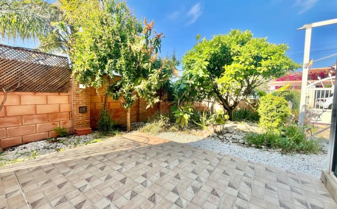 Resale - Villa -
Orihuela Costa - Los Almendros-la Florida