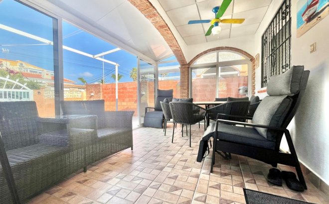 Resale - Villa -
Orihuela Costa - Los Almendros-la Florida