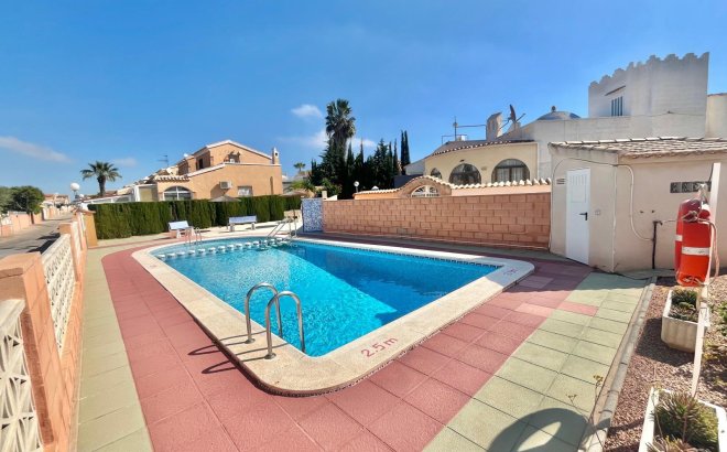 Resale - Villa -
Orihuela Costa - Los Almendros-la Florida