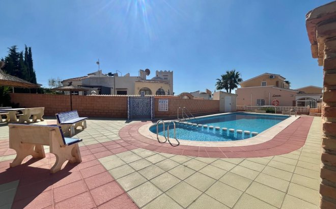 Resale - Villa -
Orihuela Costa - Los Almendros-la Florida