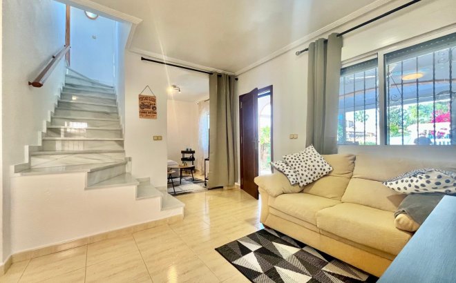 Resale - Villa -
Orihuela Costa - Los Almendros-la Florida