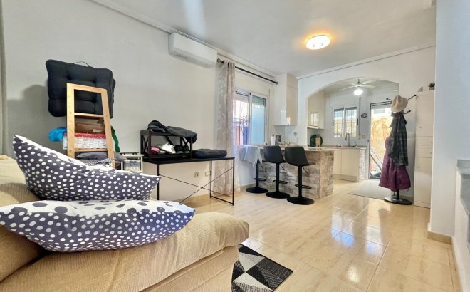 Resale - Villa -
Orihuela Costa - Los Almendros-la Florida