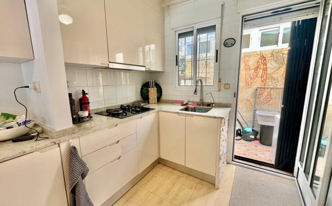 Resale - Villa -
Orihuela Costa - Los Almendros-la Florida