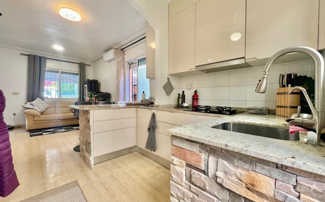 Resale - Villa -
Orihuela Costa - Los Almendros-la Florida