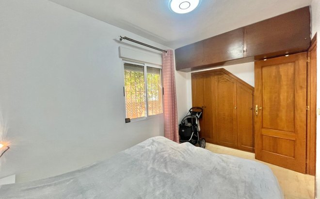 Resale - Villa -
Orihuela Costa - Los Almendros-la Florida