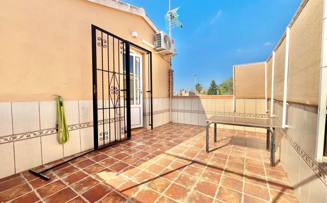 Resale - Villa -
Orihuela Costa - Los Almendros-la Florida