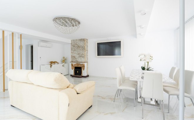 Resale - Town House -
Torrevieja - Punta Prima